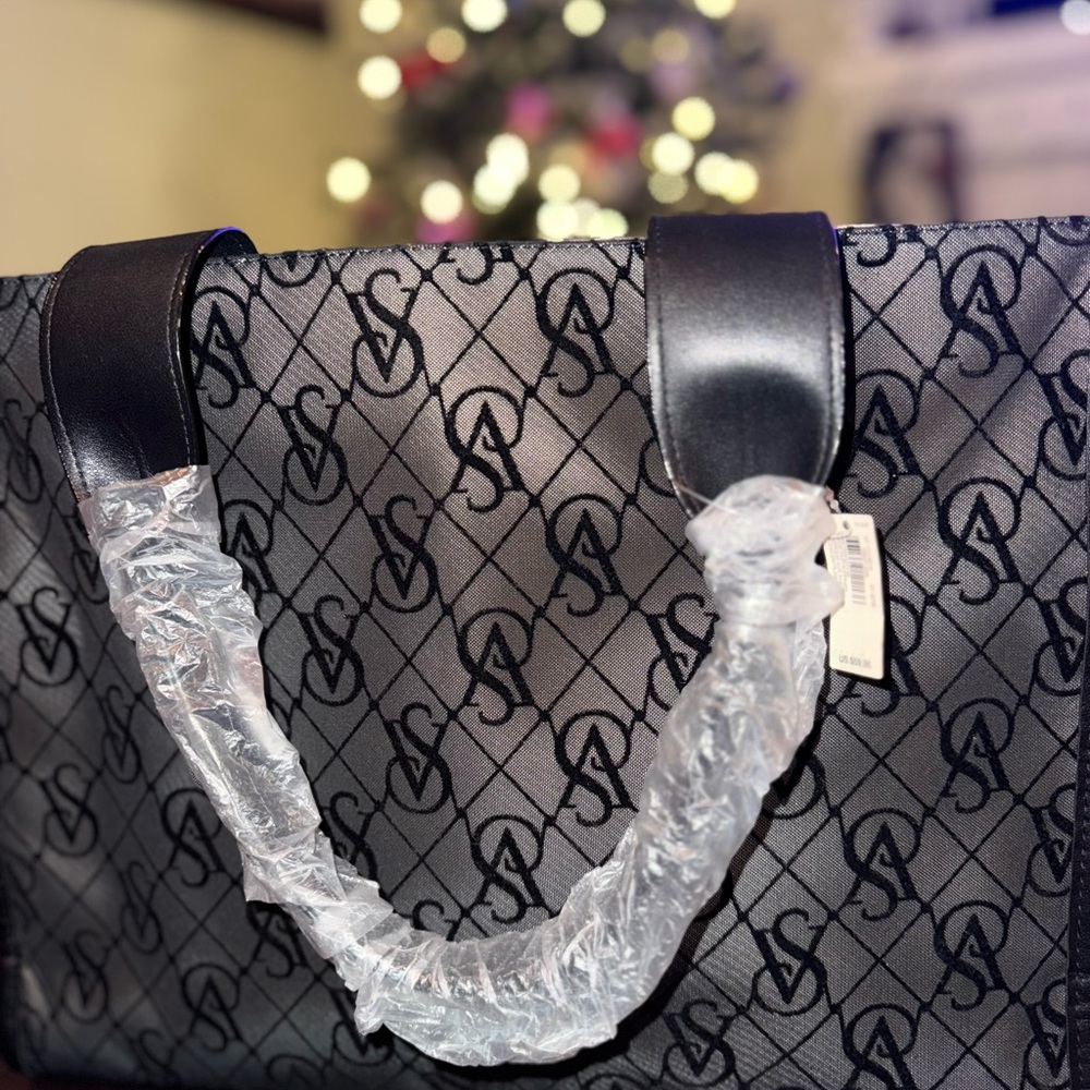 New Victoria’s Secret Black Tan Quilted Mesh Monogram Tote Bag Signature VS Logo - Picture 9 of 10